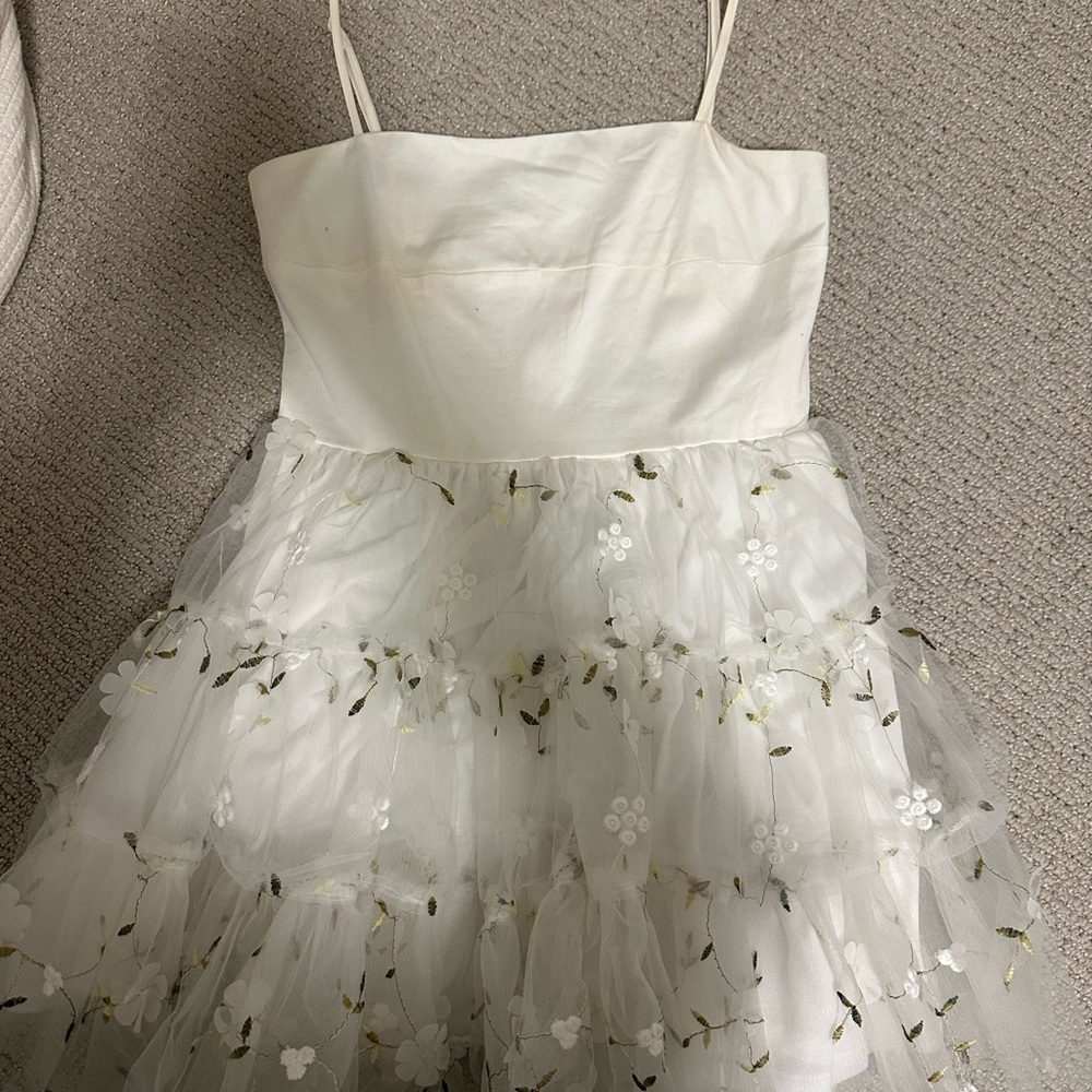 Elegant White Floral Mini Dress